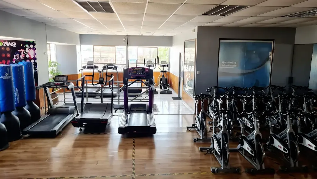 Sala de Spinning y Caminadoras del Gimnasio Innova Fitness Club de Arica